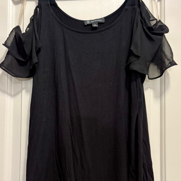 Elegant Black Cold Shoulder Top - Picture 6 of 7